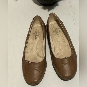 Life Stride Women's Brown Flats